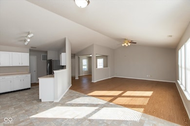 1421 Lavender Dr, Greenfield, IN 46140 - photo 7