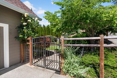 766 Rhonda Dr, Grants Pass, OR 97527 - photo 4