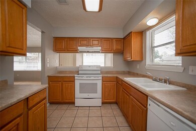 9806 Moa Ct, Conroe, TX 77385 - photo 6