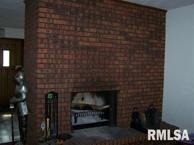 350 Northgate St, Lincoln, IL 62656 - photo 4