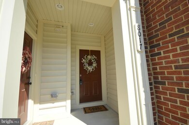 8017 Greenbelt Station Pkwy unit 305B, Greenbelt, MD 20770 - photo 2