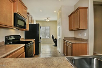 6710 W Mockingbird Way-large-007-028-Kit