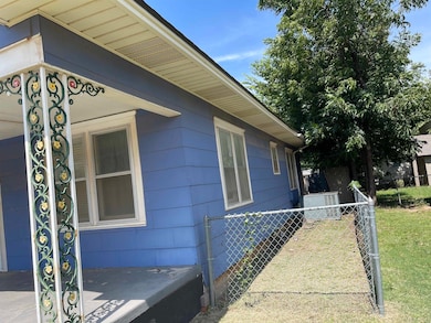 1018 E Pine Ave, Enid, OK 73701 - photo 2