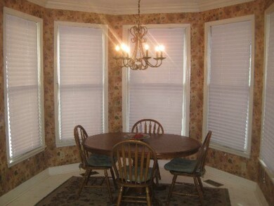 7318 Cresthill Dr, Knoxville, TN 37919 - photo 6