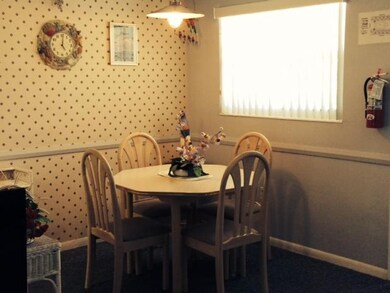 Dining Table 1.JPG