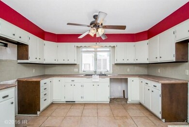 713 S 2nd Ave W, Newton, IA 50208 - photo 5