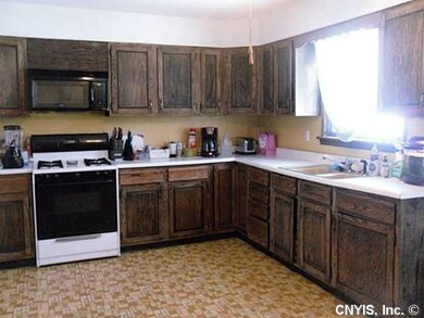Exterior Front Large eat in kitchen, with gas stov