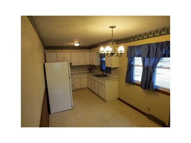 Breakfast Bar. Spacious eat in kitchen