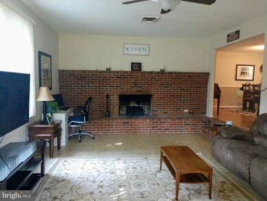 18420 Cabin Rd, Triangle, VA 22172 - photo 4