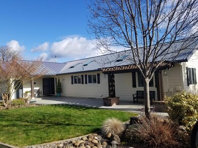 8232 Carolina Dr, Central Point, OR 97502 - photo 2