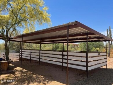 2 covered stalls with large turnout