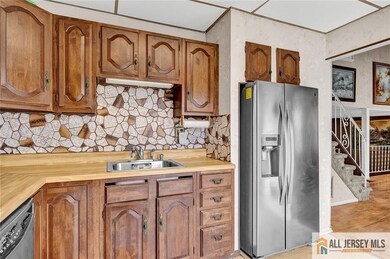 85 Whitman St, Carteret, NJ 07008 - photo 5