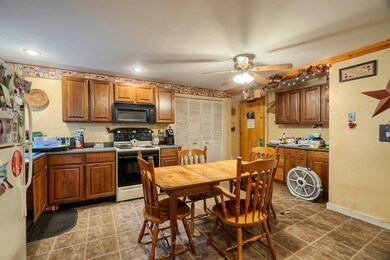 23 Howe St unit 25, Orange, MA 01364 - photo 7