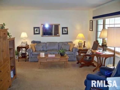 1519 Hickory Ln, Bettendorf, IA 52722 - photo 3