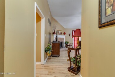 5859 Shiloah Cove South- Inside the fron
