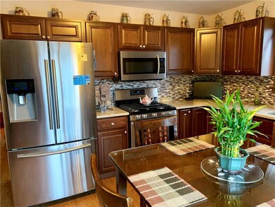 247 Regis Dr, Staten Island, NY 10314 - photo 5