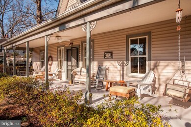 122 Grove Ave, Washington Grove, MD 20880 - photo 2