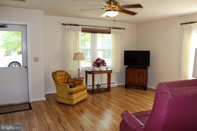 858 W Irvin Ave, Hagerstown, MD 21742 - photo 3