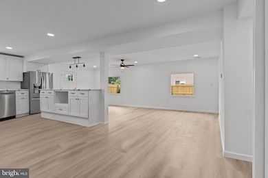 35 Thimbleberry Ln, Levittown, PA 19054 - photo 2