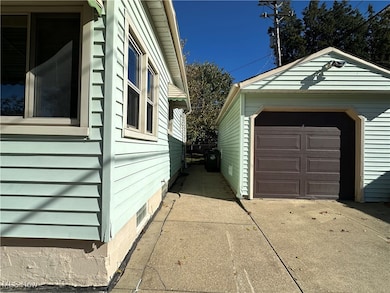 2829 Maplecrest Ave, Cleveland, OH 44134 - photo 3