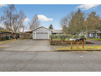 5118 NE Jarrett St, Portland, OR 97218 - photo 2