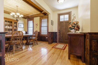 Entry/Formal Dining