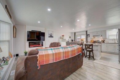 4-web-or-mls-Clement Dr-004