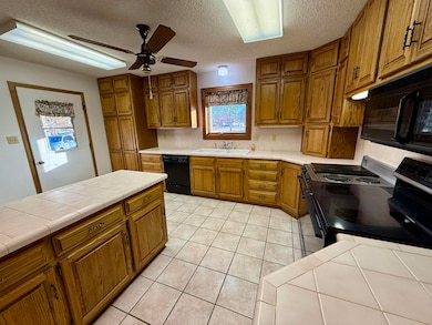 706 W Park, Hooker, OK 73945 - photo 5