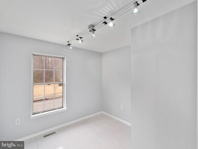 10101 Madronawood Dr, Laurel, MD 20708 - photo 7