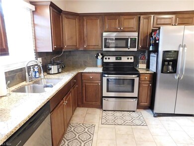 714 Oakwood Ave, Sheffield Lake, OH 44054 - photo 5