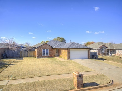 1913 New Haven Ct, Moore, OK 73160 - photo 2