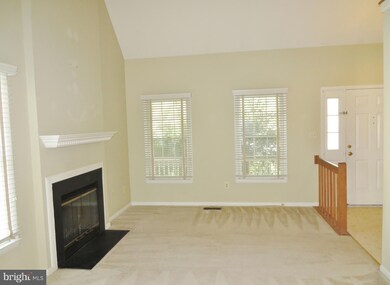 7019 Polins Ct, Alexandria, VA 22306 - photo 3