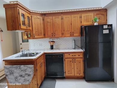 0525251058_HDR
