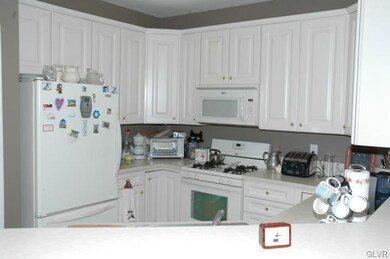 Under the cabinet microwave