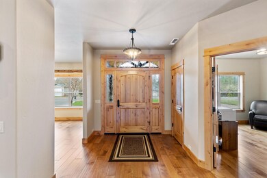 258 Bannister Ln, Grants Pass, OR 97526 - photo 6