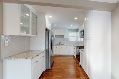 466 N Highview Ave, Elmhurst, IL 60126 - photo 3