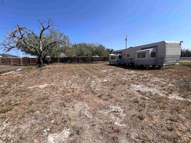 615 Railroad Ave, Benavides, TX 78341 - photo 6