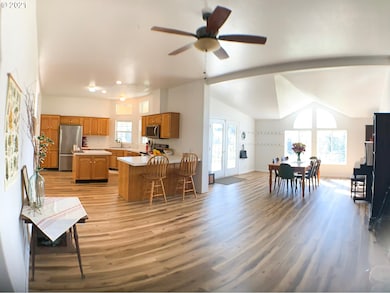 9961 S Maple Grove Rd, Molalla, OR 97038 - photo 4