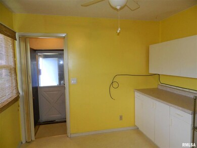 6504 Kelling St, Davenport, IA 52806 - photo 5