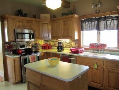 403 N Jackson St, Auburn, IN 46706 - photo 4