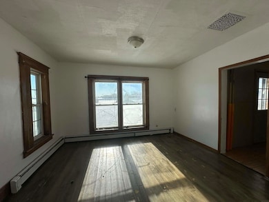 203 N Iowa St, Calmar, IA 52132 - photo 4