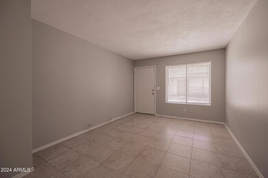 2807 E Capri Cir unit 2, Mesa, AZ 85204 - photo 6