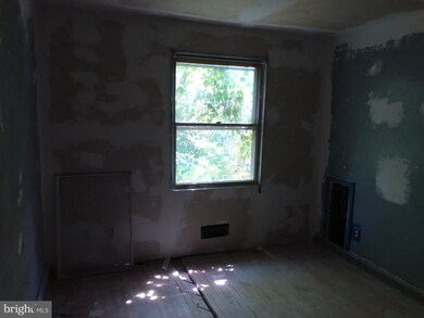 4433 Eldone Rd, Baltimore, MD 21229 - photo 4