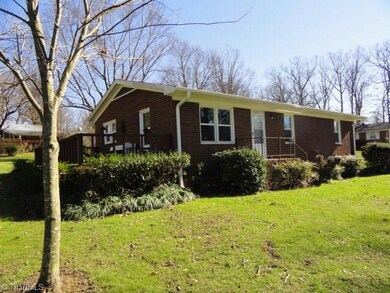 949 Uwharrie St, Asheboro, NC 27203 - photo 4