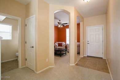 Foyer-B