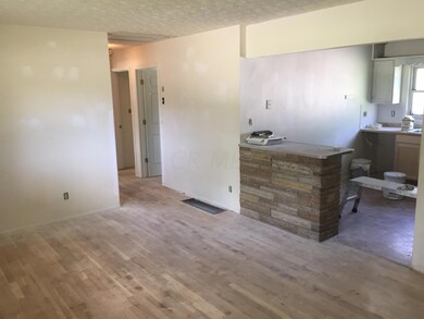 3547 Clearwater Dr, Columbus, OH 43232 - photo 3