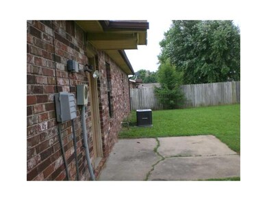 1049 S Emily Dr, Fayetteville, AR 72701 - photo 5