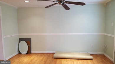 410 Shady Glen Dr, Capitol Heights, MD 20743 - photo 3