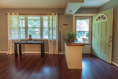 1182 Vinewood Dr, Columbus, OH 43229 - photo 2