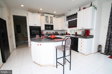 15121 Roving Wood Dr, Bowie, MD 20715 - photo 6